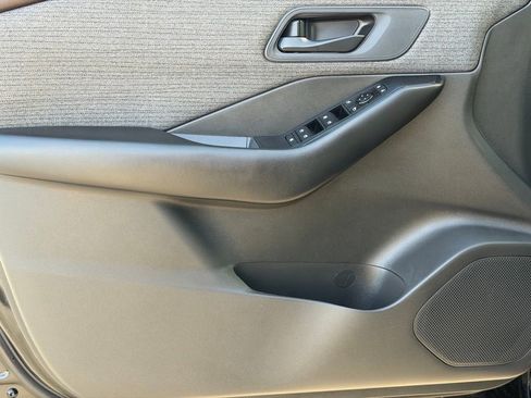 Used 2023 Nissan Rogue S image 22