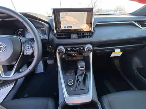 Used 2025 Toyota RAV4 SE image 24