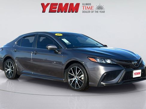 Used 2021 Toyota Camry SE image 2