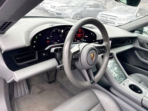 Used 2021 Porsche Taycan image 10