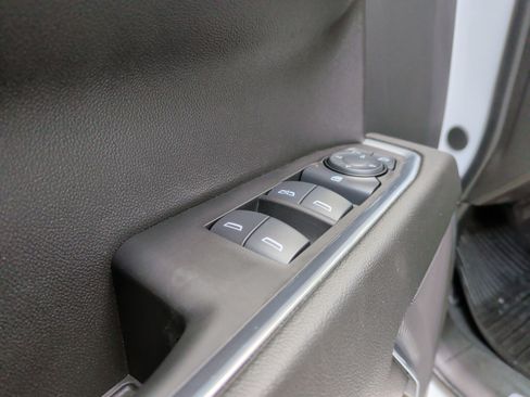 Used 2025 GMC Sierra 1500 SLE image 13