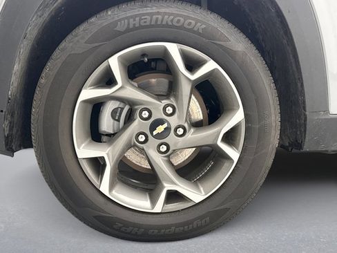 Used 2025 Chevrolet Trax LT image 11