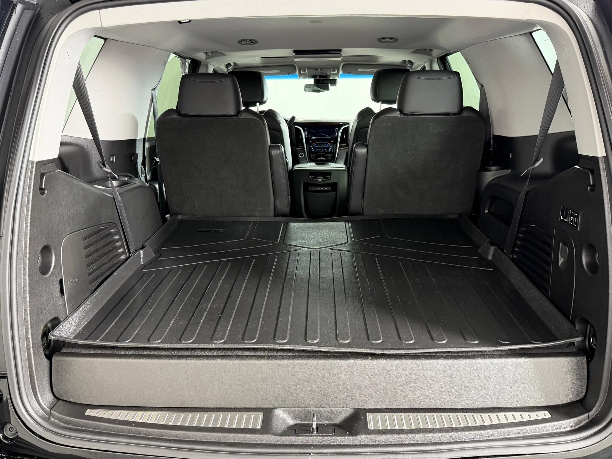 Used 2019 Cadillac Escalade Premium Luxury AWD/4WD image 45