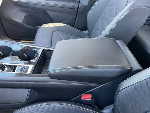 Used 2024 Volkswagen Atlas SE FWD image 12