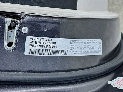 Used 2023 Chrysler Pacifica Touring-L FWD image 34