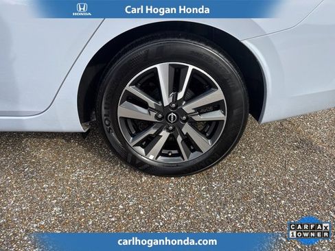 Used 2024 Nissan Versa SV image 9