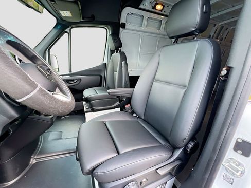 New 2025 Mercedes-Benz Sprinter 2500 image 8