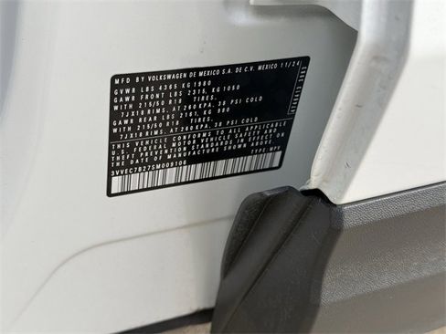 Used 2025 Volkswagen Taos SE image 29