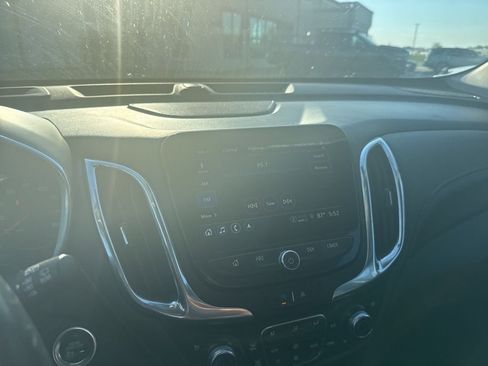 Used 2022 Chevrolet Equinox Premier AWD/4WD image 9