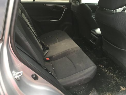 Used 2019 Toyota RAV4 LE w/ Carpet Mat Package AWD/4WD image 8