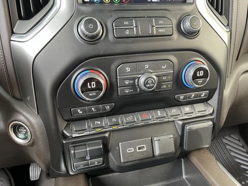 Used 2022 Chevrolet Silverado 1500 LTZ RWD image 26