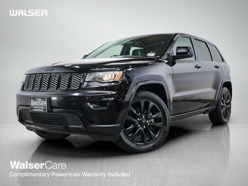 Used 2017 Jeep Grand Cherokee Altitude AWD/4WD image 1
