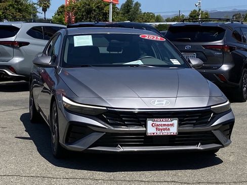 Used 2025 Hyundai Elantra SEL FWD image 42