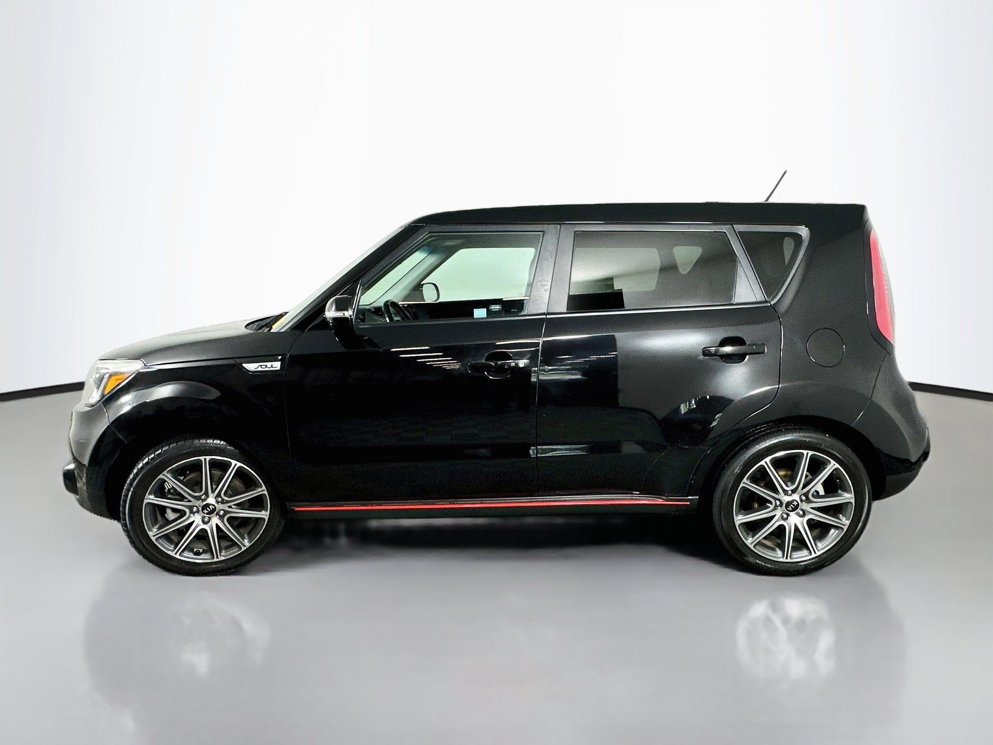Used 2019 Kia Soul ! w/ Technology Package FWD image 4