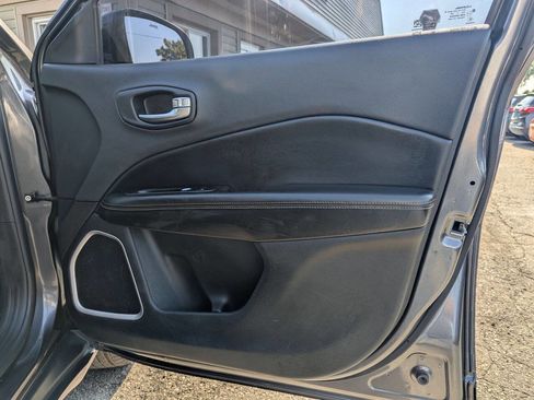 Used 2018 Jeep Compass Latitude image 9