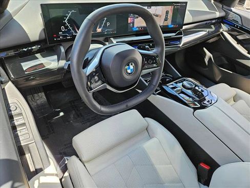 Used 2024 BMW 530i w/ Premium Package RWD image 9