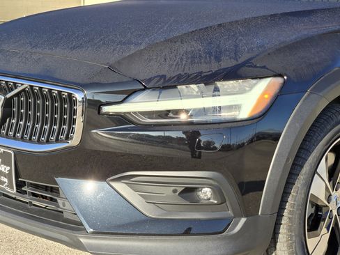 Certified 2023 Volvo V60 B5 Cross Country Plus w/ Climate Package image 12