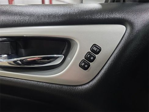 Used 2020 Nissan Pathfinder SL image 33