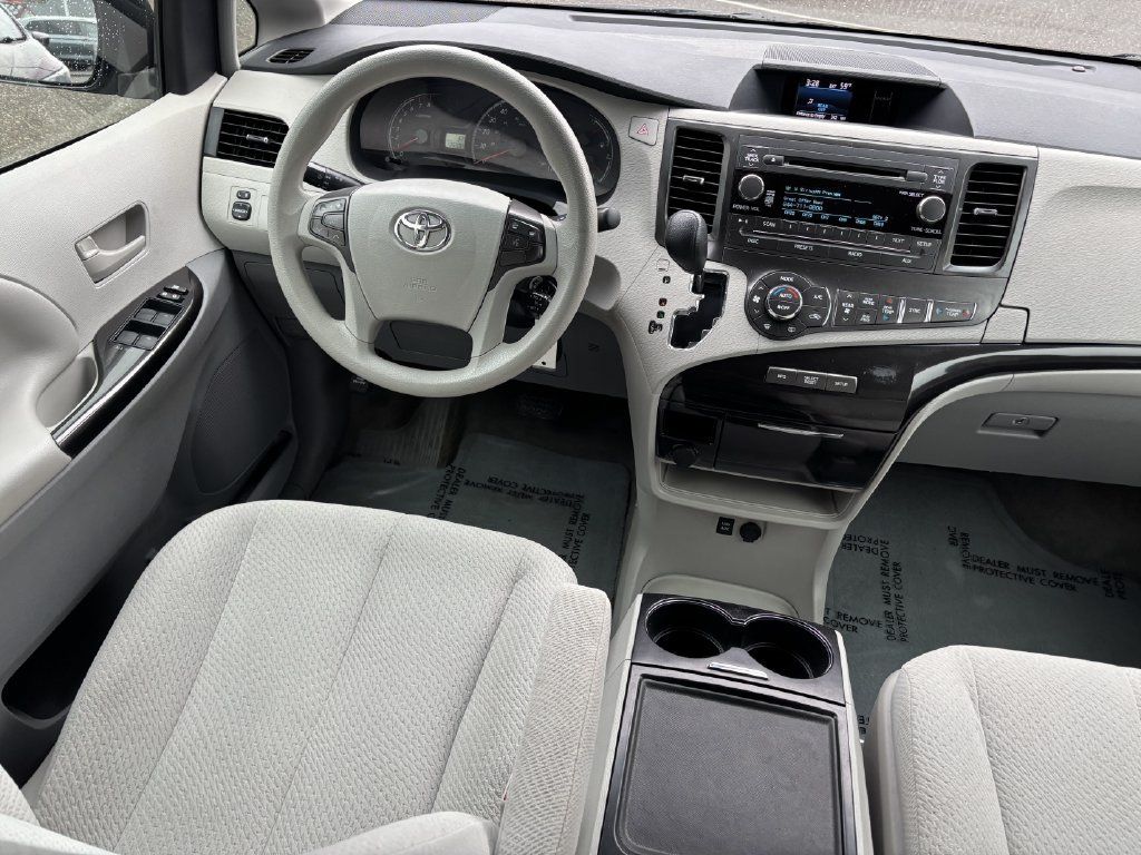 Used 2013 Toyota Sienna LE w/ Towing Pkg FWD image 20