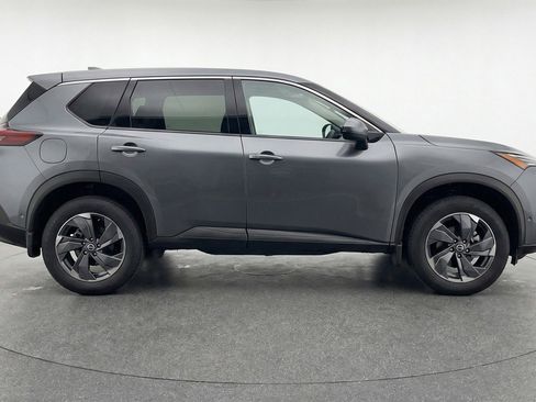 Used 2025 Nissan Rogue SV image 11