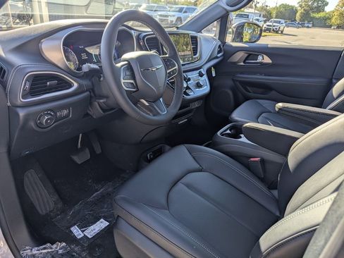 New 2026 Chrysler Pacifica Select image 14