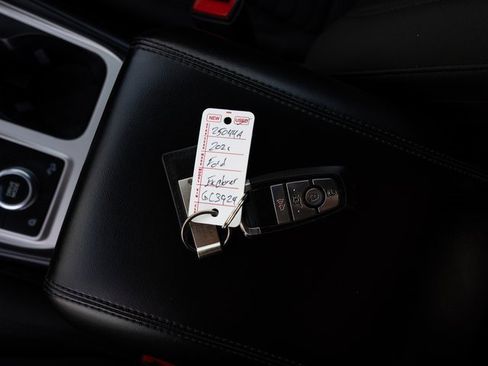 Used 2021 Ford Explorer XLT image 24