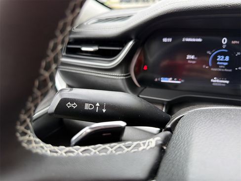 Used 2023 Jeep Grand Cherokee Limited w/ Luxury Tech Group II image 29