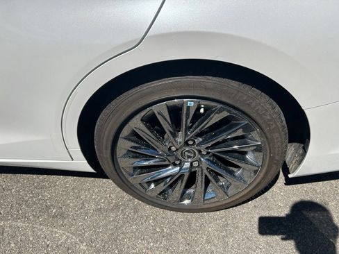 Used 2024 Lexus ES 300h w/ Accessory Package (Z1) FWD image 28