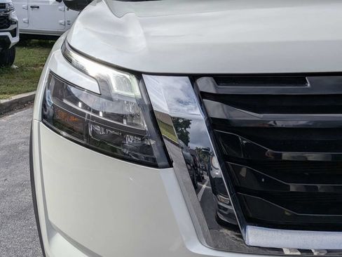 Used 2024 Nissan Pathfinder SV FWD image 9