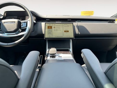 New 2026 Land Rover Range Rover Long Wheelbase SE AWD/4WD image 11