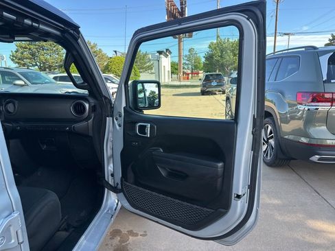 Used 2022 Jeep Wrangler Unlimited Sport image 23