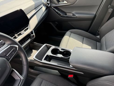 Used 2025 Chevrolet Equinox LT image 42