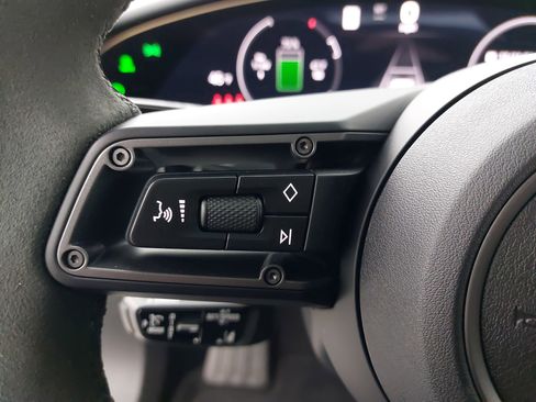 Used 2025 Porsche Taycan 4S image 19