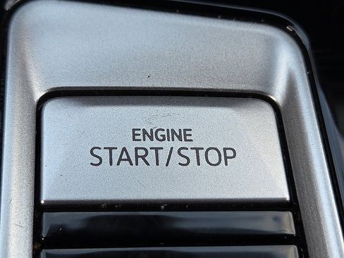 Used 2024 Volkswagen Atlas Cross Sport SE image 16