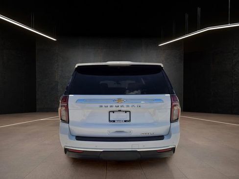 Used 2021 Chevrolet Suburban LT w/ Luxury Package RWD image 6