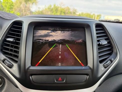Used 2016 Jeep Cherokee Limited AWD/4WD image 13