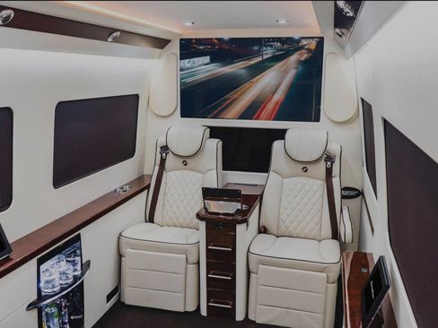 Used 2019 Mercedes-Benz Sprinter 2500 w/ Premium Package image 8