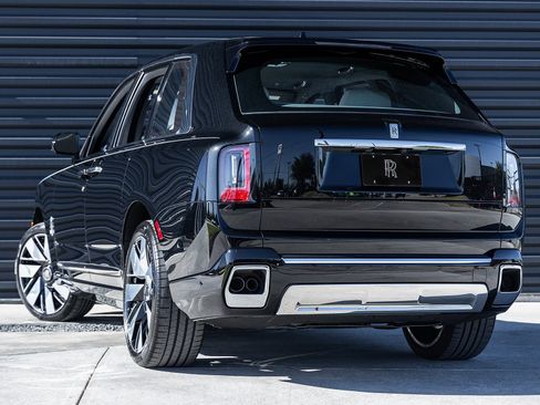 Used 2025 Rolls-Royce Cullinan image 9
