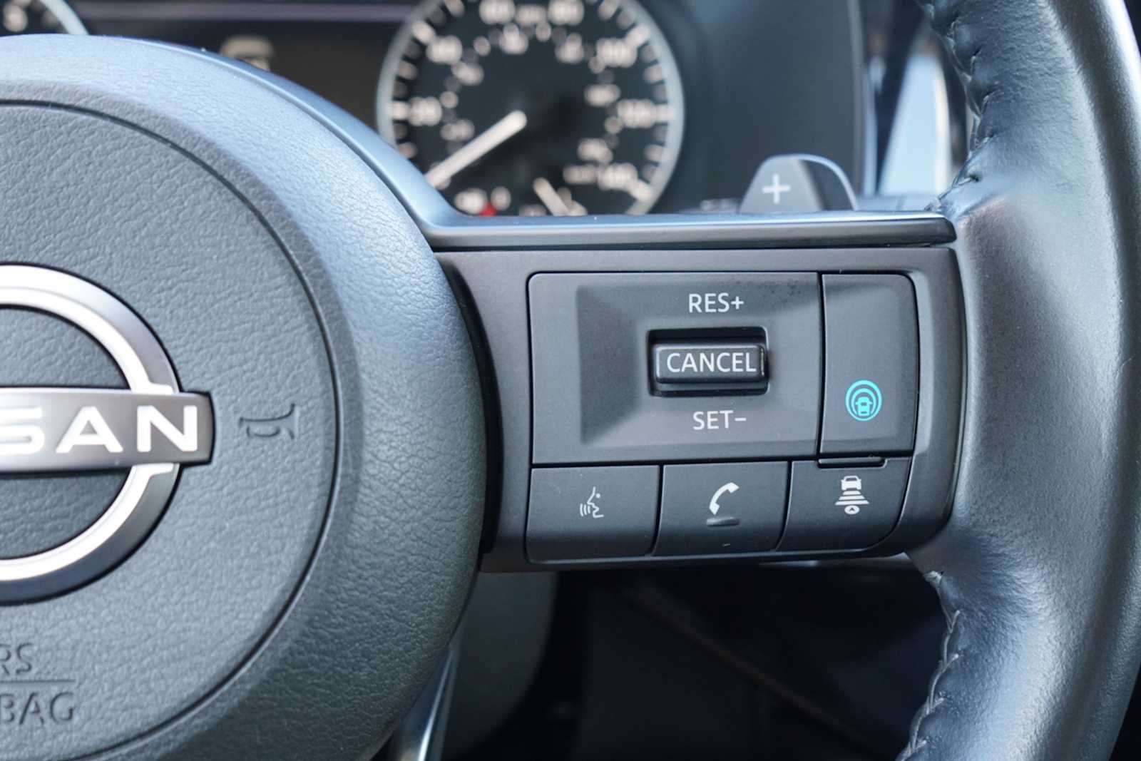 Used 2025 Nissan Pathfinder SV FWD image 13