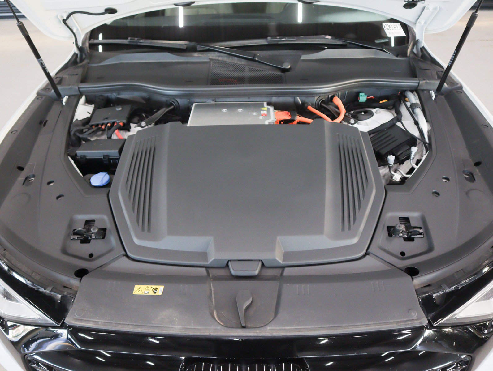 Used 2024 Audi Q8 e-tron Premium AWD/4WD image 4