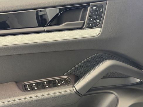 Certified 2025 Porsche Cayenne Coupe image 14