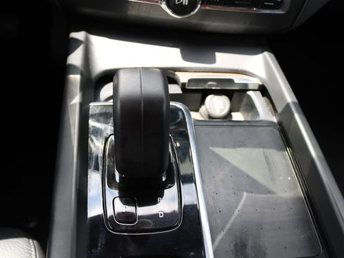 Used 2022 Volvo XC60 B5 Momentum AWD/4WD image 41