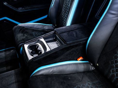 Used 2023 Lamborghini Urus Performante AWD/4WD image 18