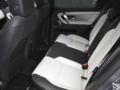 New 2024 Land Rover Discovery Sport Dynamic SE image 6