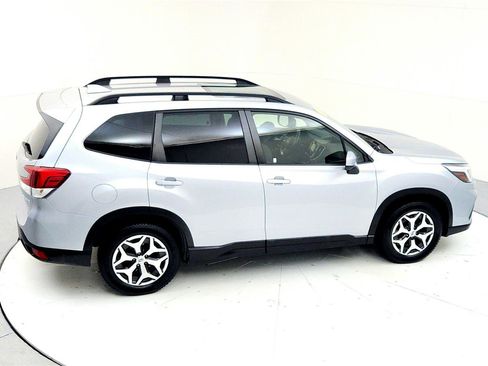 Used 2020 Subaru Forester Premium image 18