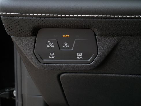 Used 2026 Volkswagen Atlas SEL AWD/4WD image 27