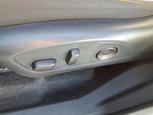 Used 2025 Chevrolet Traverse LT image 10