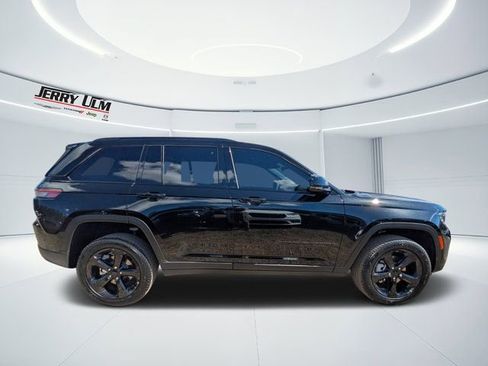 New 2025 Jeep Grand Cherokee Limited w/ Black Appearance Package image 2