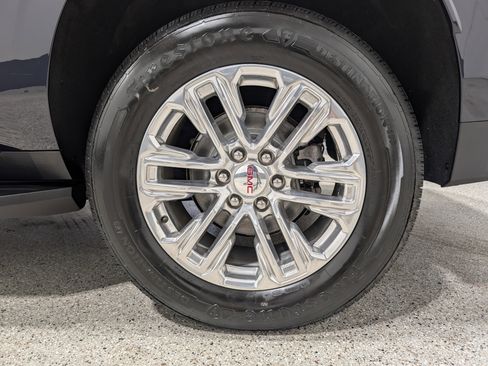 Used 2022 GMC Yukon XL SLT w/ SLT Luxury Package image 12