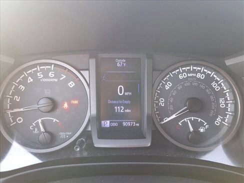 Used 2017 Toyota Tacoma TRD Sport image 10